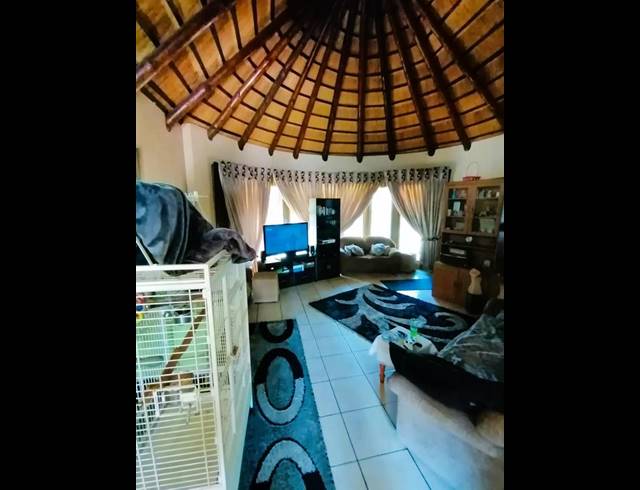 3 BEDROOM HOUSE FOR SALE IN DERSLEY